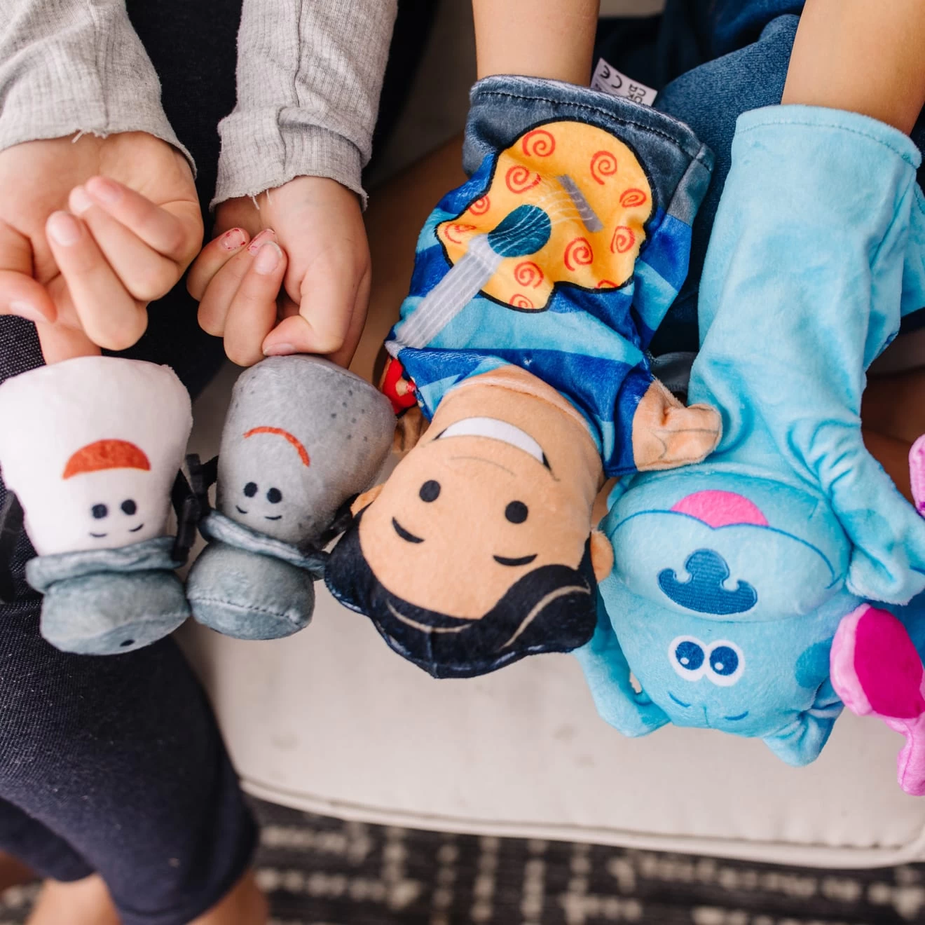 Melissa & Doug Blue's Clues & You! Hand & Finger Puppets - Image 7