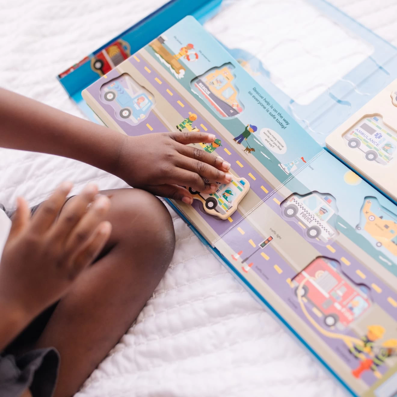 Melissa & Doug Book & Puzzle Play Set: To The Rescue - Image 8