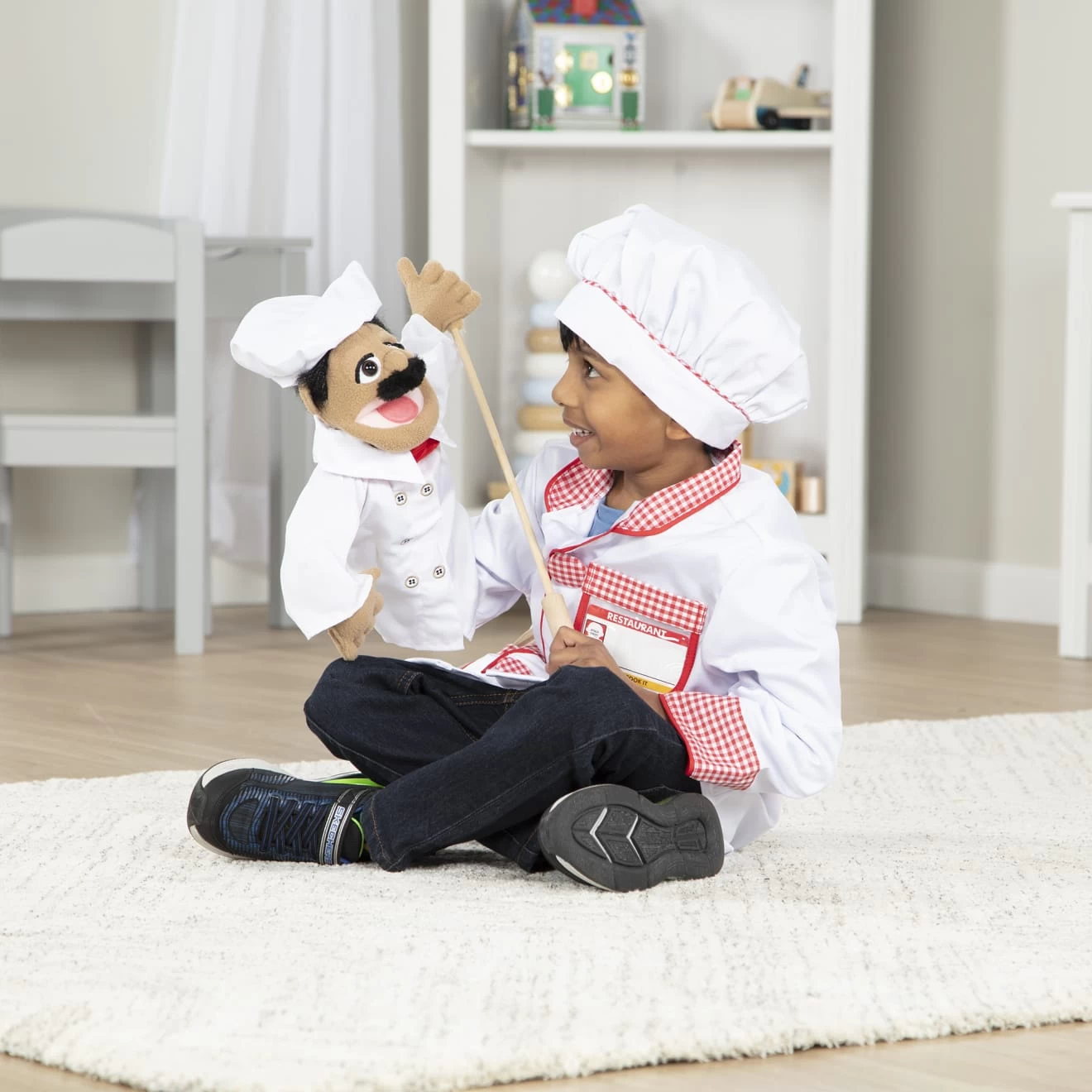 Melissa & Doug Chef - Puppet (New Packaging) - Image 2