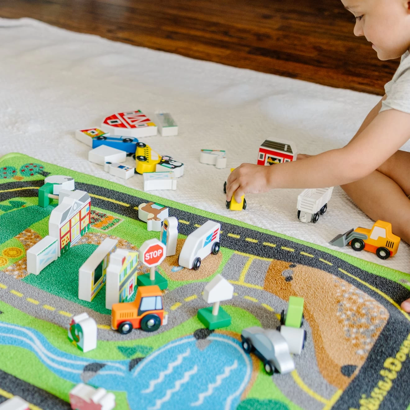 Melissa & Doug Deluxe Road Rug Play Set - Image 7