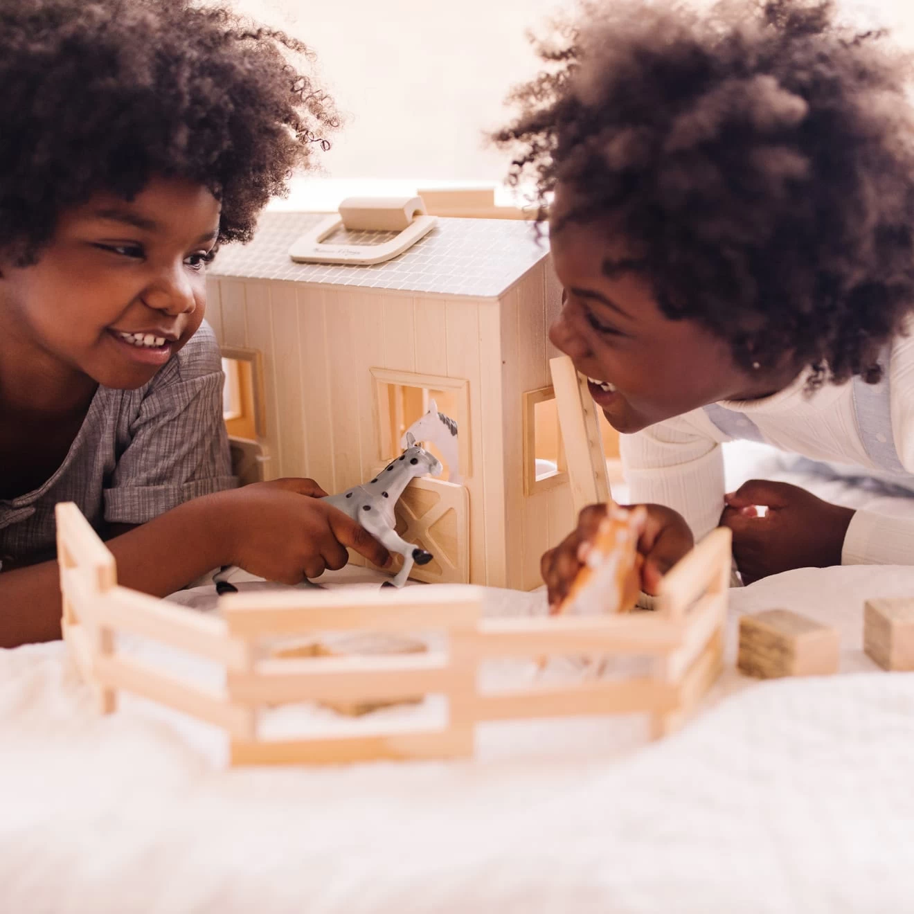 Melissa & Doug Fold & Go Stable - Image 7