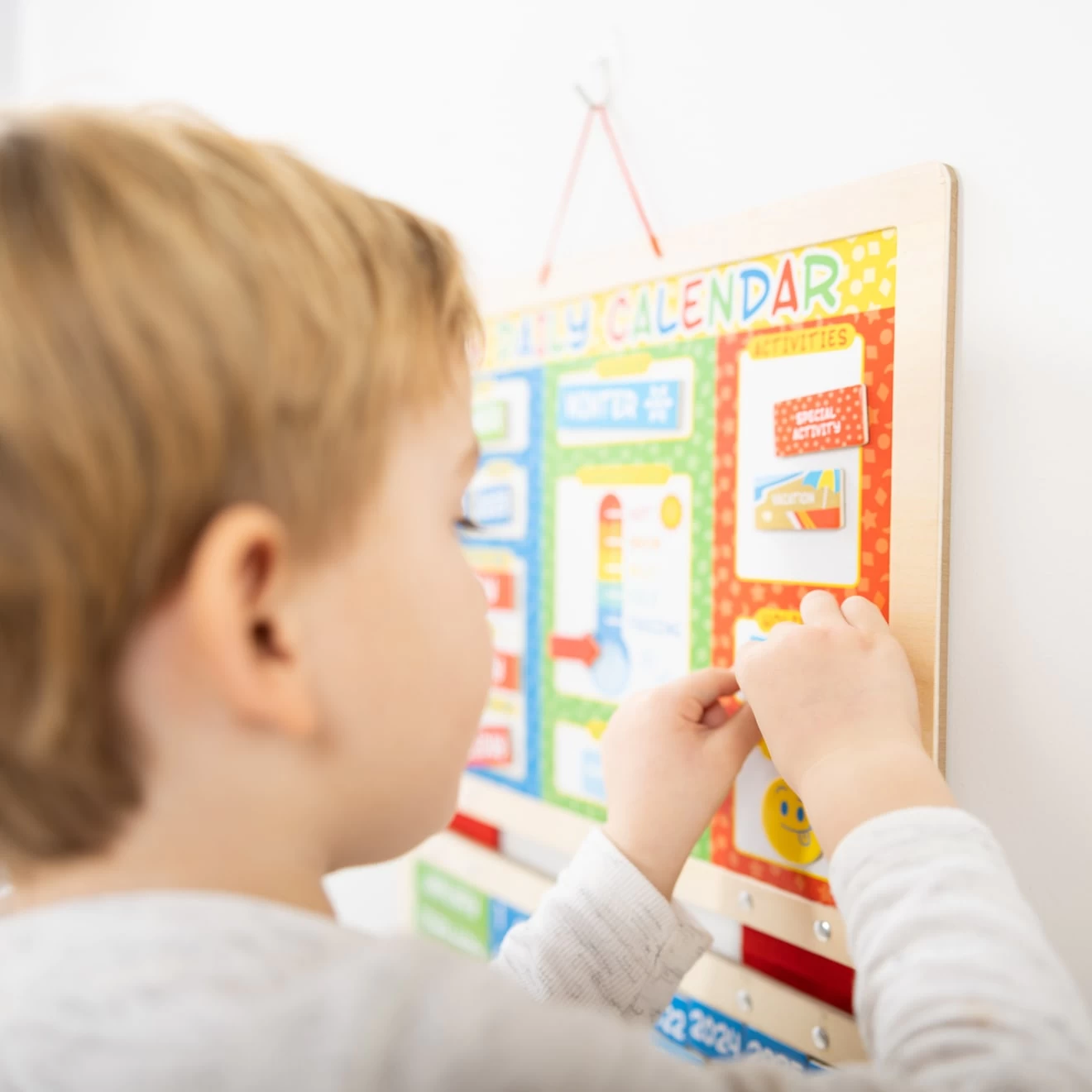 Melissa & Doug My Magnetic Daily Calendar - Image 6