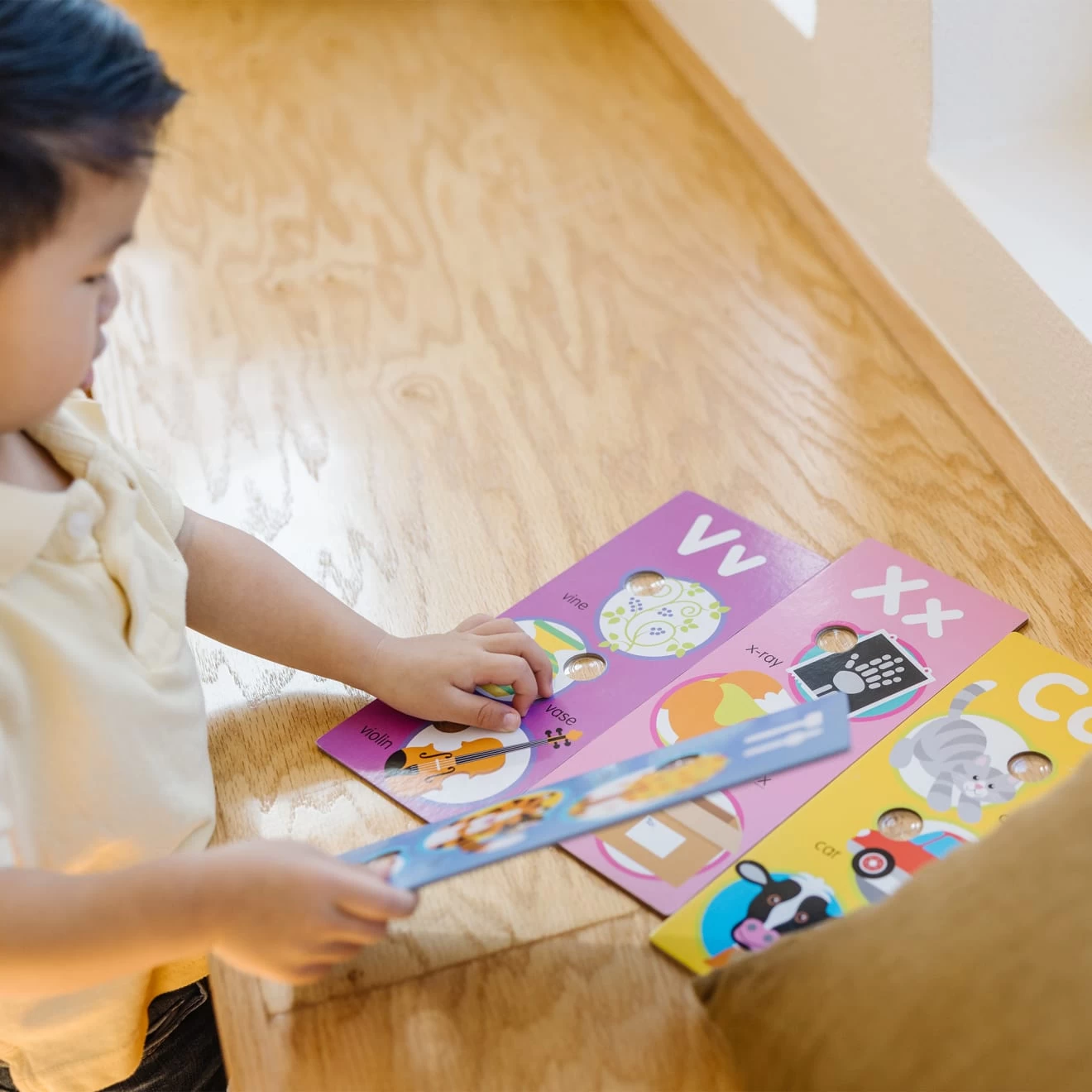 Melissa & Doug Poke-a-Dot Alphabet Learning Cards - Image 6