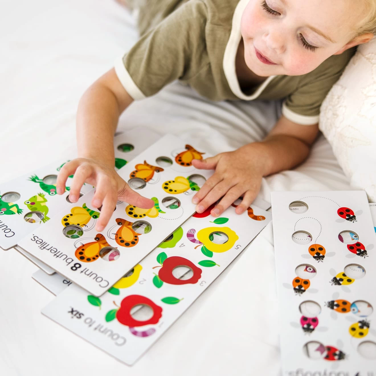Melissa & Doug Poke-a-Dot Numbers Learning Cards - Image 5