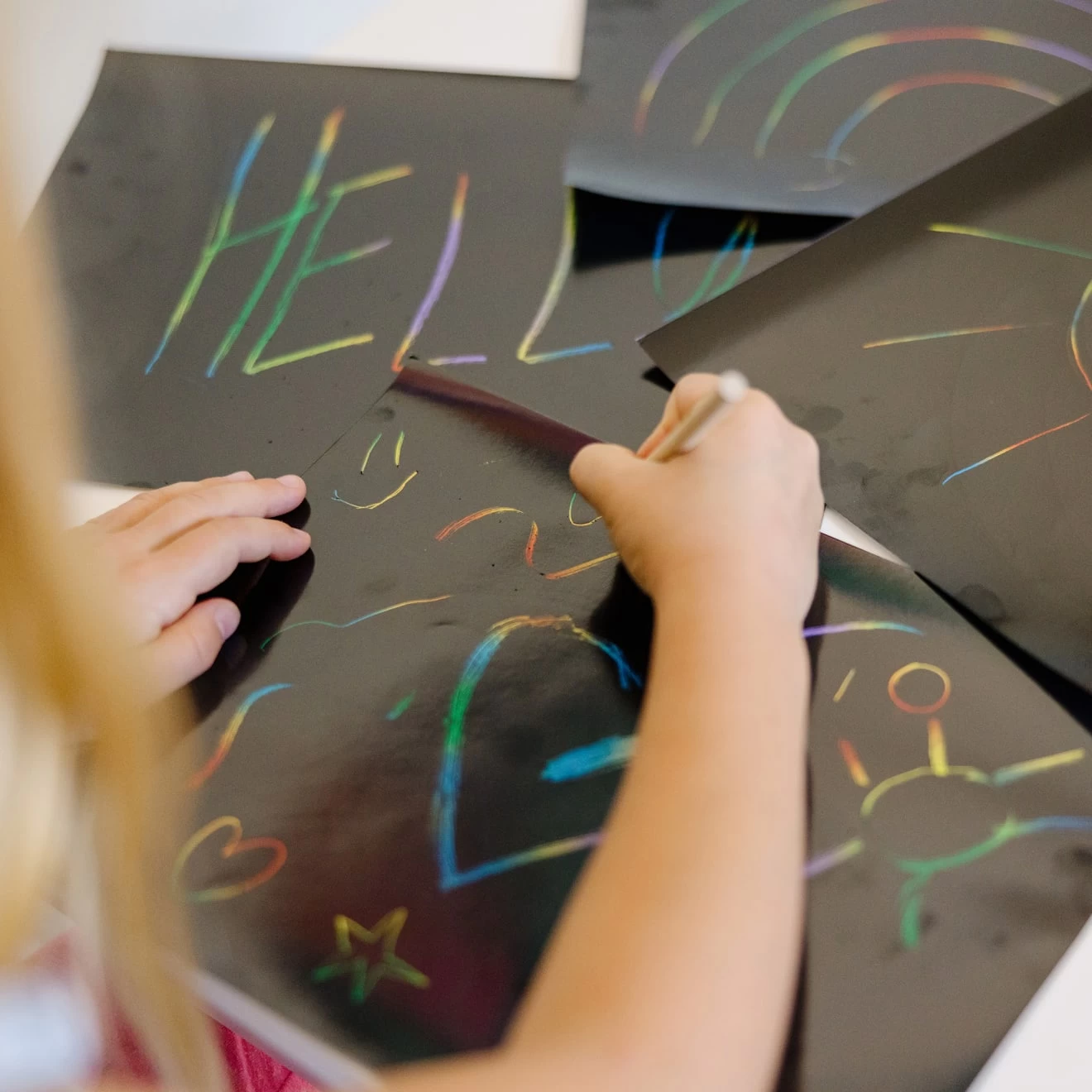 Melissa & Doug Scratch Art Paper Multicolor (50 Sheets) - Image 2