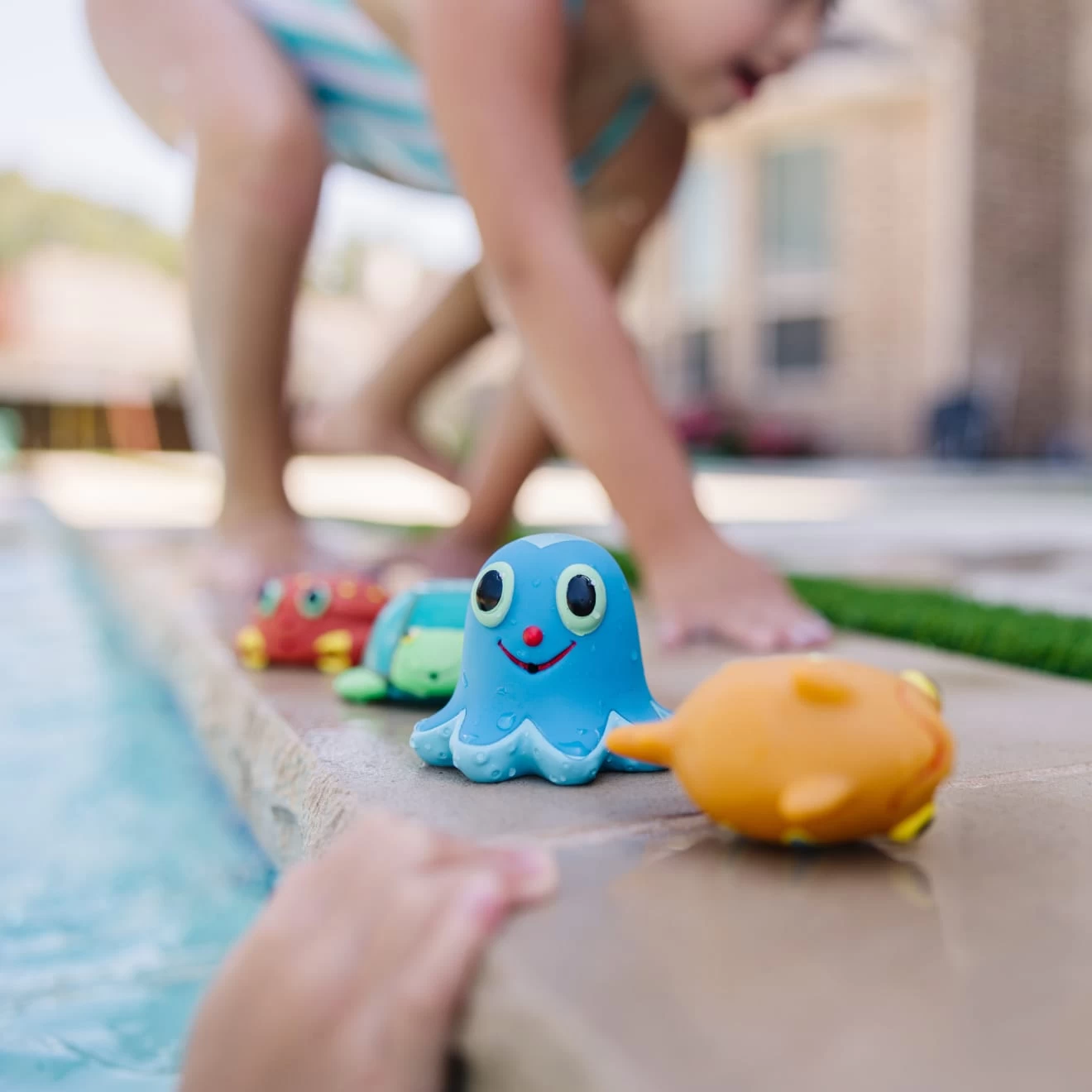 Melissa & Doug Seaside Sidekicks Squirters Water Toys - Image 5