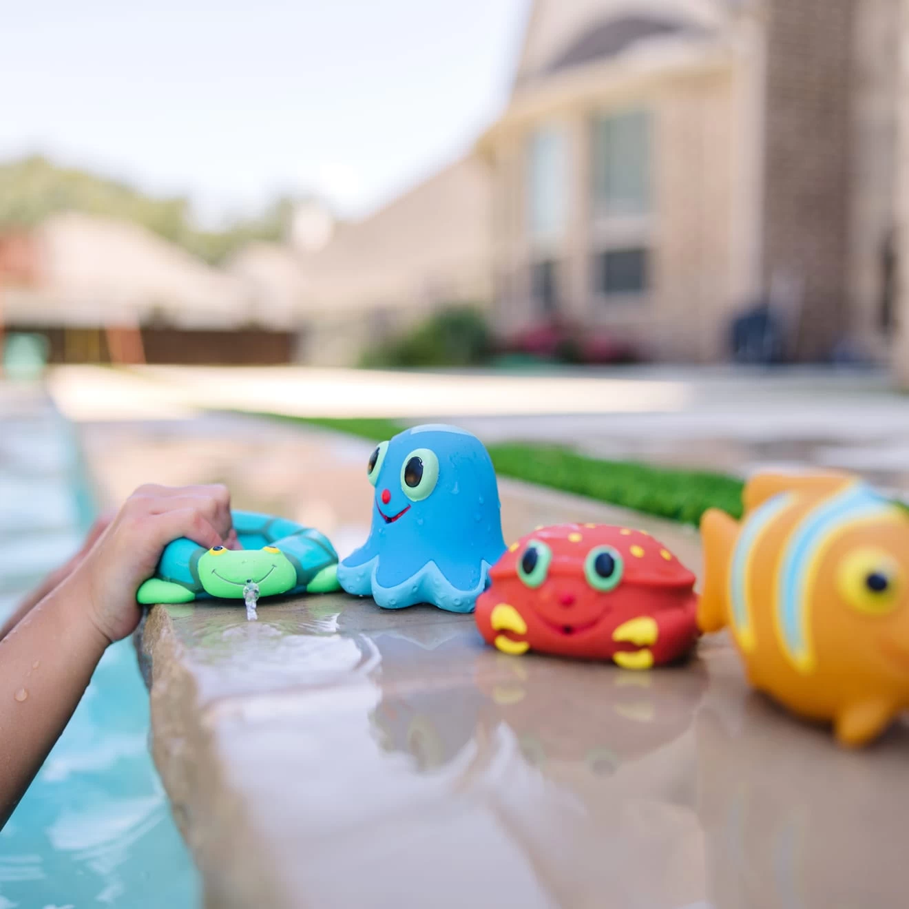 Melissa & Doug Seaside Sidekicks Squirters Water Toys - Image 7