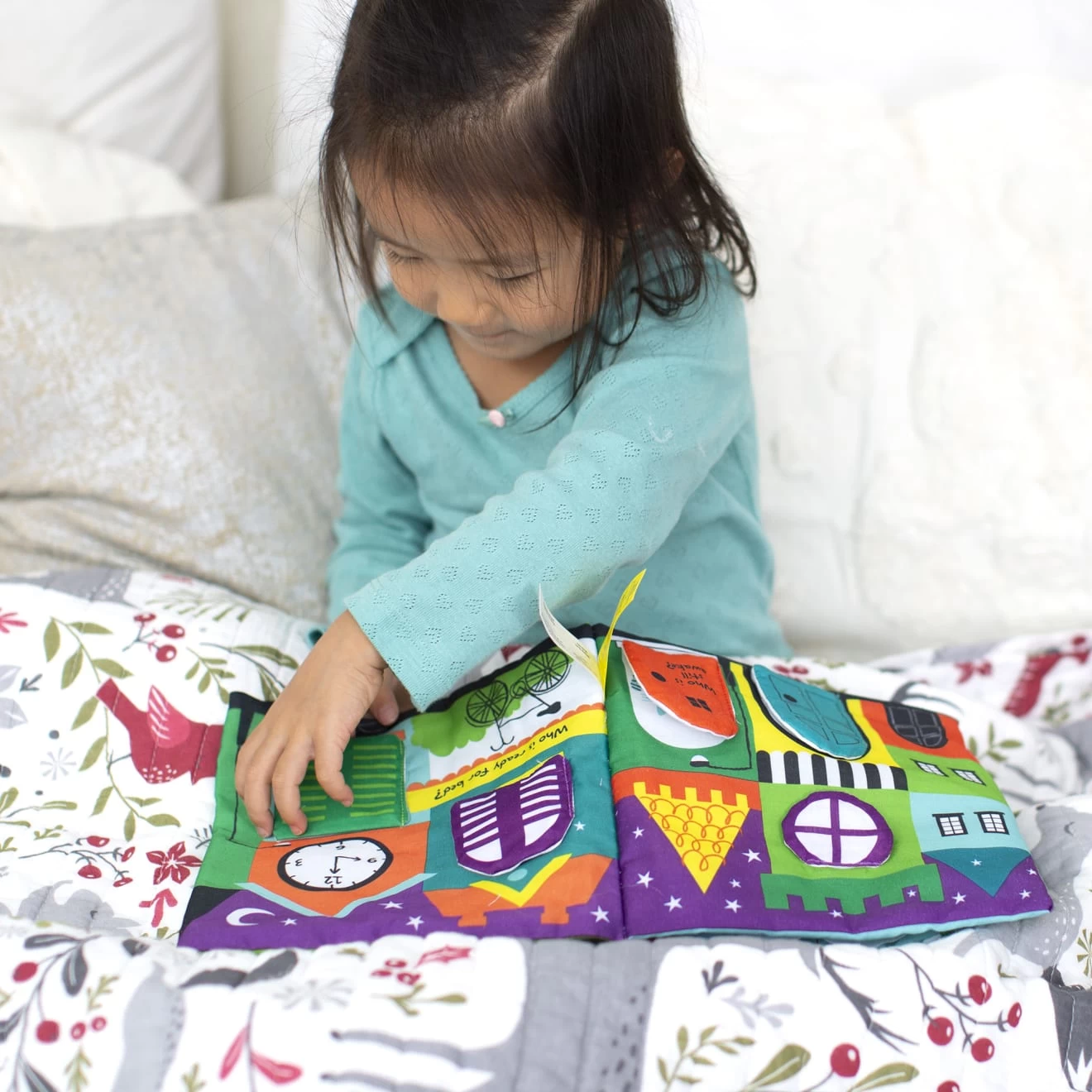 Melissa & Doug Soft Activity Book - The Wonderful World Of Peekaboo! - Image 6